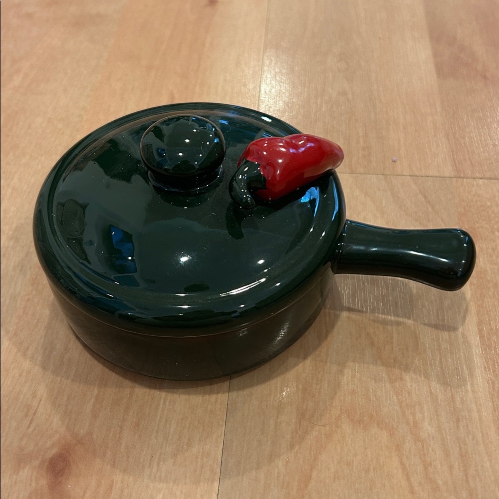 Cobble Creek salsa holder with a pepper on top